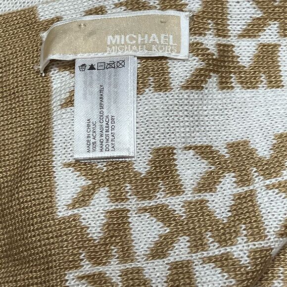 NWOT Michael Kors Womens Beige White Monogram Winter Acrylic Scarf 10 x 62 - Picture 3 of 3